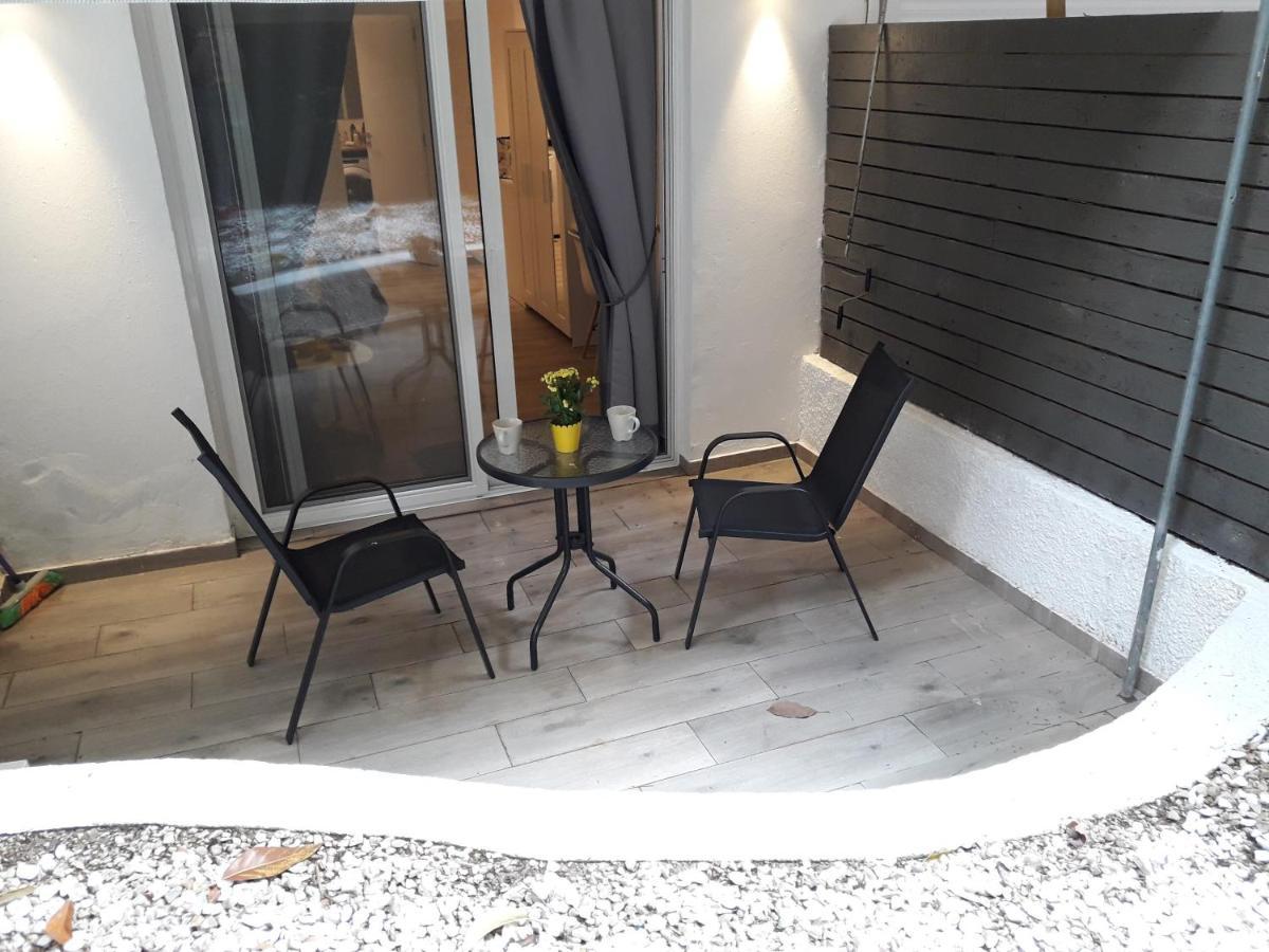 Kolonaki Luxury Backyard Apartment Athens